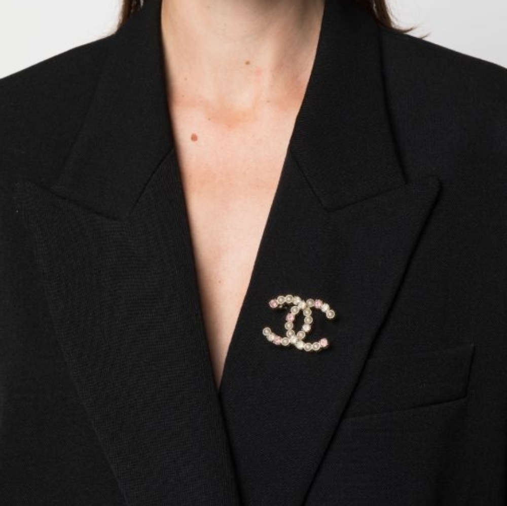 Like New! Authentic CHANEL CC Pearl Crystal Embellished Brooch PINK - Picture 13 of 16